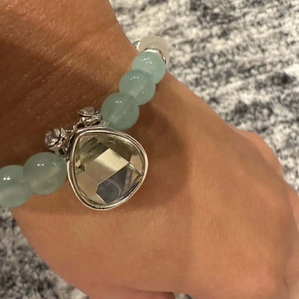Glass beads stretch bracelet with charm